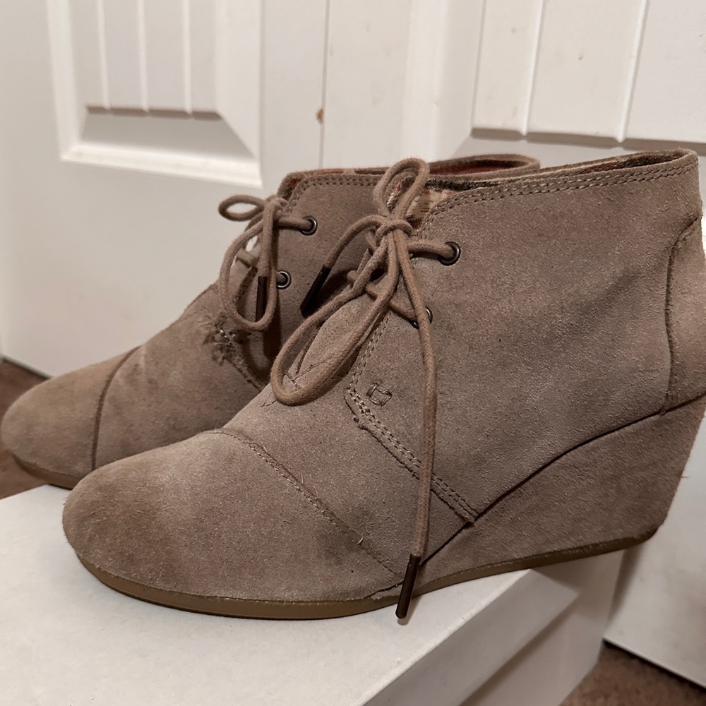 Toms suede wedge